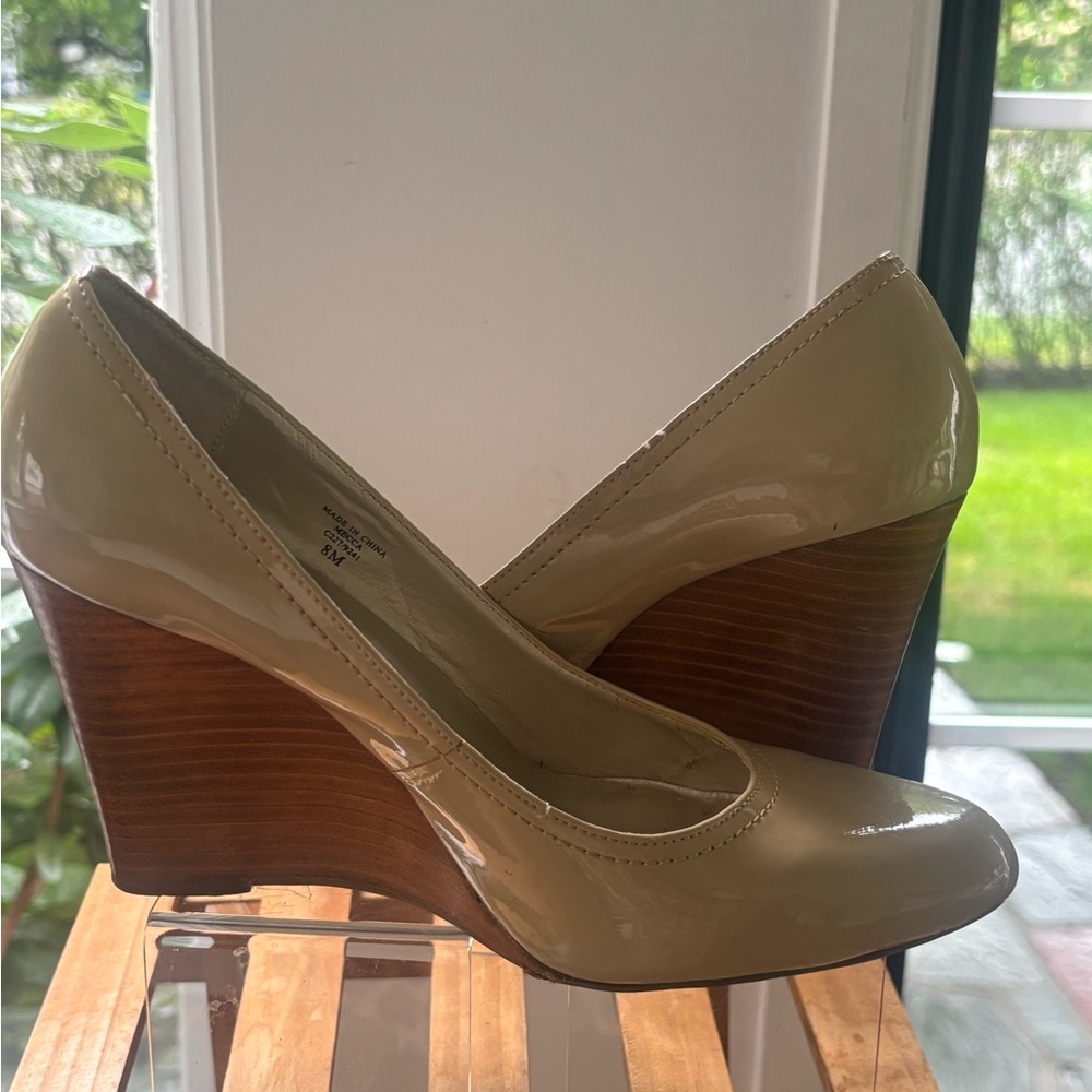 Max Studio Glossy Cream Wedges